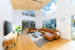 Wadano Hill Chalet by HHG